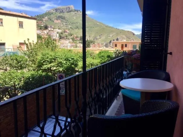 Bed & Breakfast Casa Arico & Shatulle Suites Taormina